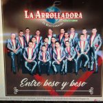 arrolladora entre beso